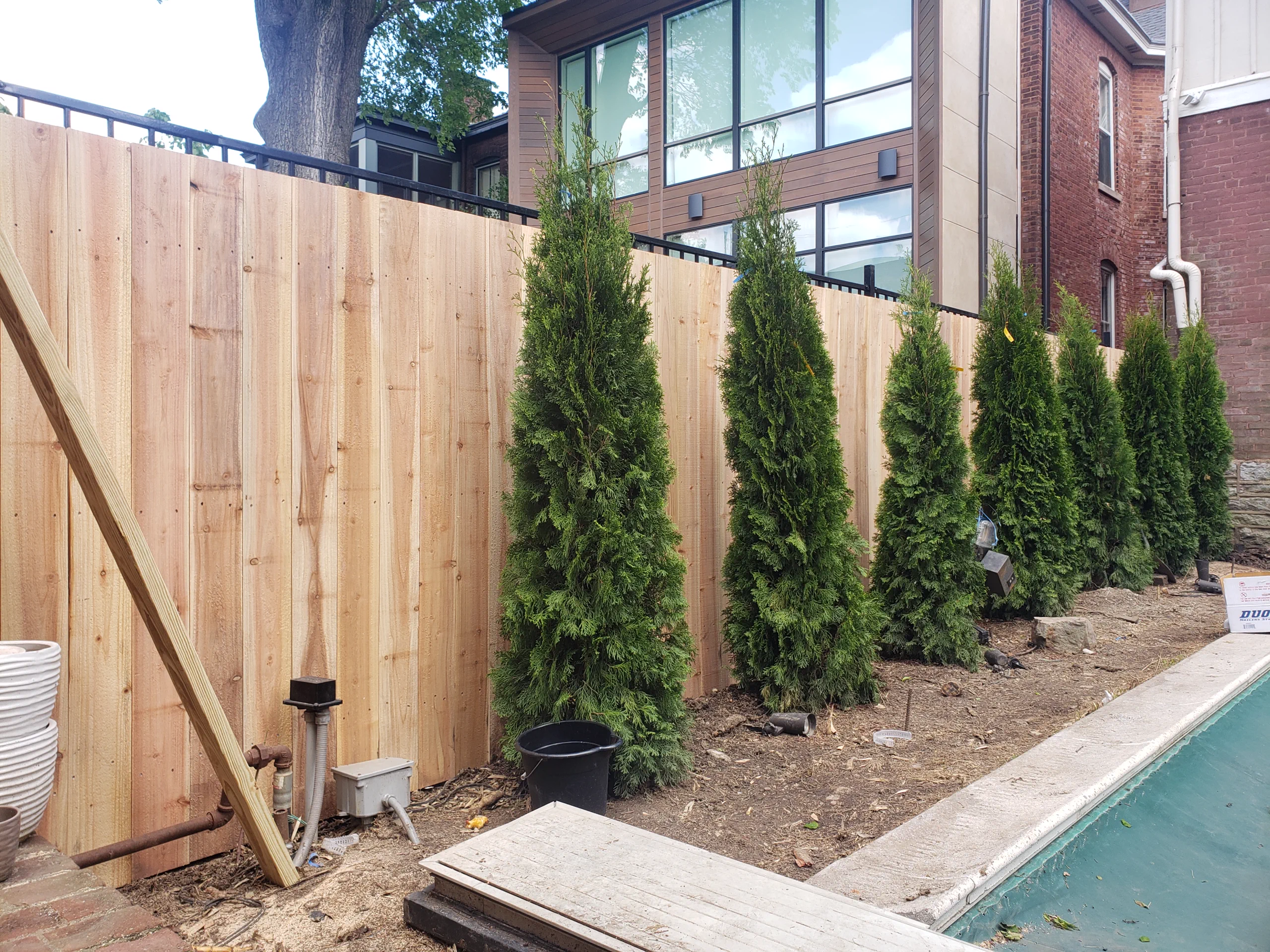 KY Fencing Works backyard wood privacy fence.